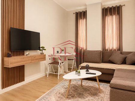 🏡✨ Jepet me qera apartament luksi 1+1 pranë Ring Center Tirana, te kryqezimi i 21 Dhjetorit 📍 2 ose 3 persona
