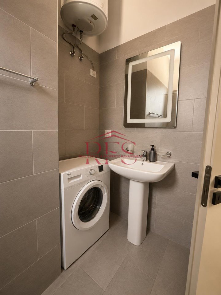 🏡✨ Jepet me qera apartament luksi 1+1 pranë Ring Center Tirana, te kryqezimi i 21 Dhjetorit 📍 2 ose 3 persona
