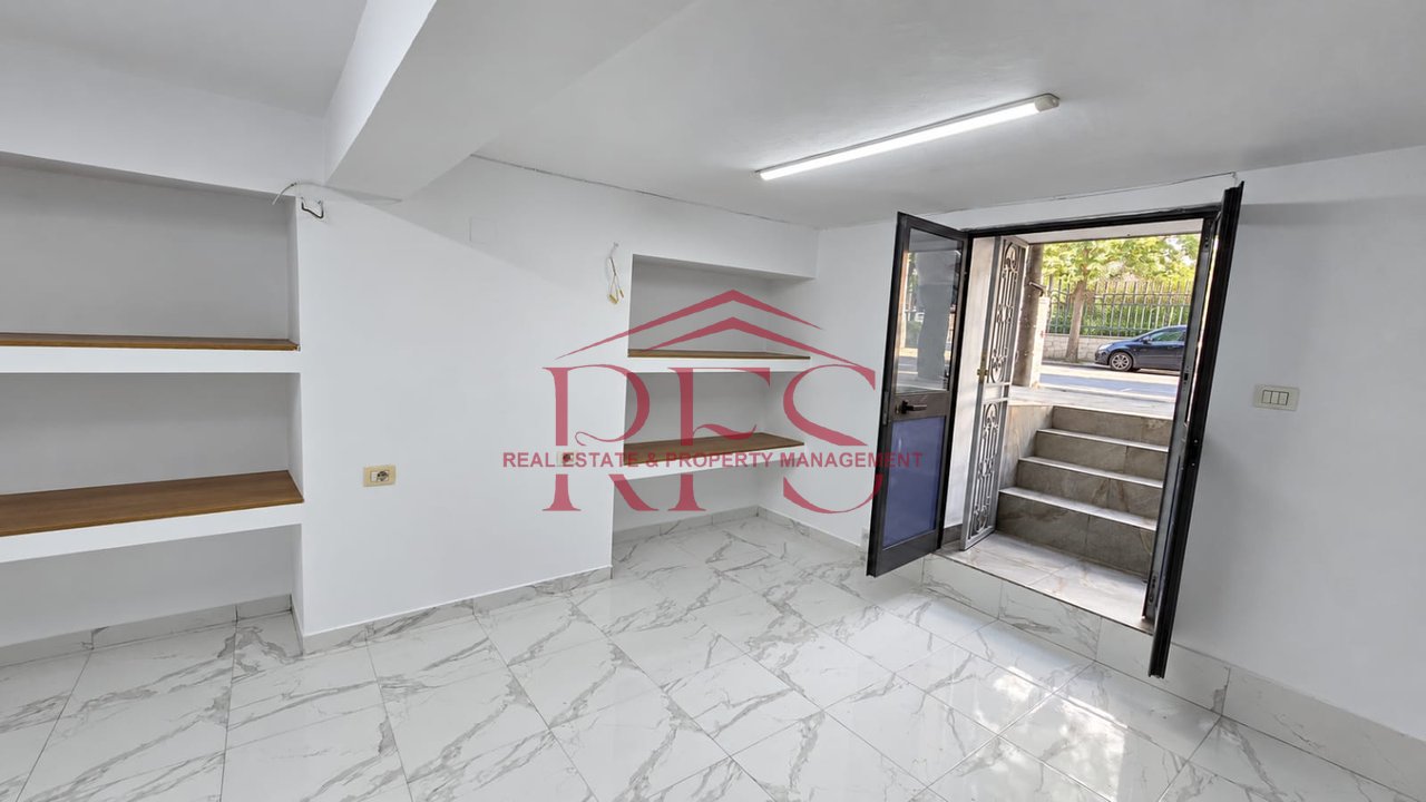 🏢 Locale commerciale in affitto in Rruga e Dibres📍 Opportunità ideale per negozio 💰Affitto 350 euro