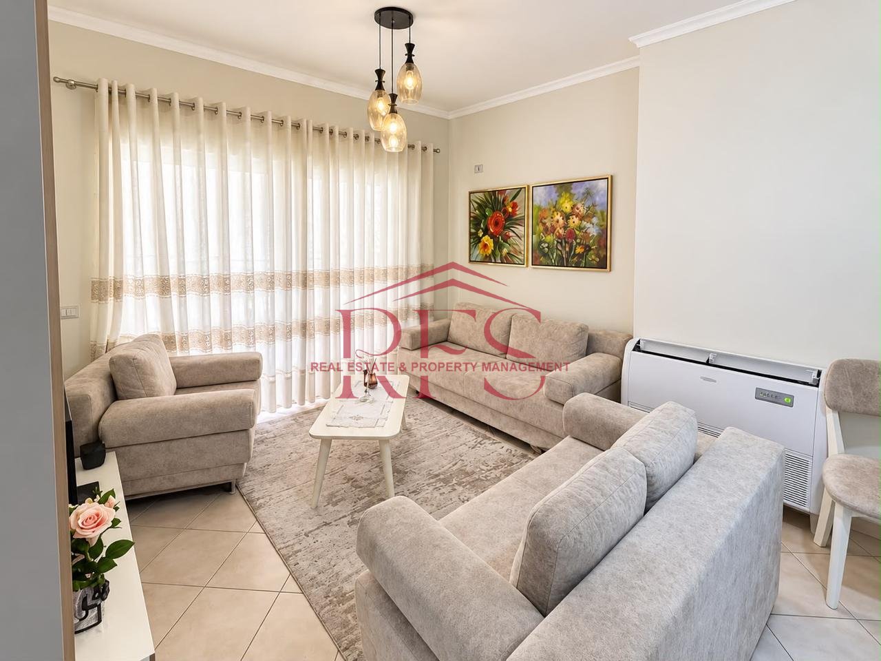 🏡 Jepet me qera apartament 2+1 në Kompleksin Kristal , Komuna e Parisit I 800 euro/muaj