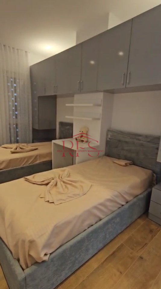 🏡 Apartament modern 2+1 me qera – Rruga 5 Maji, tek Emerald Center