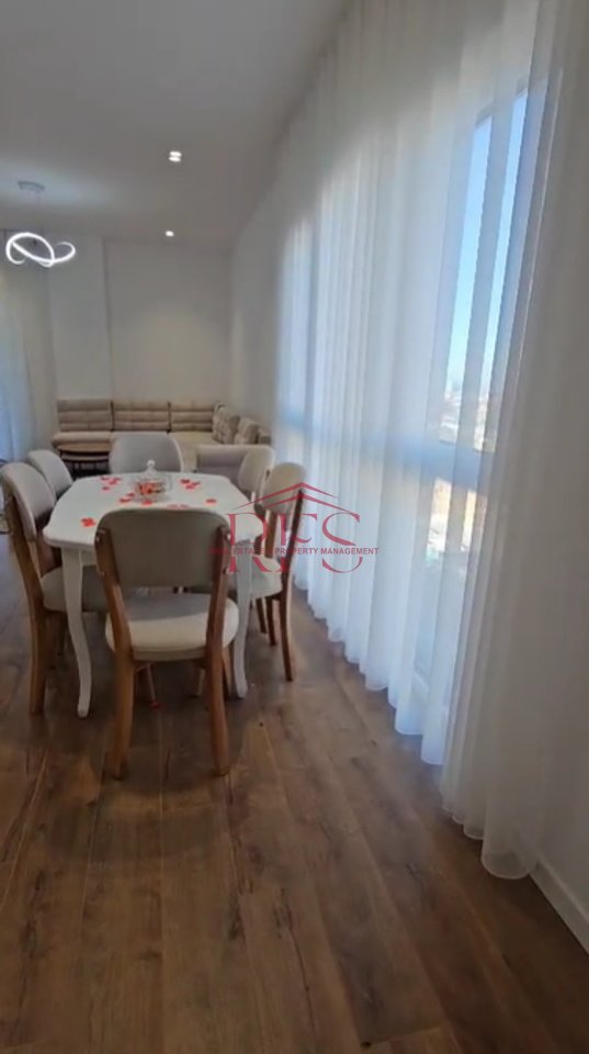 🏡 Apartament modern 2+1 me qera – Rruga 5 Maji, tek Emerald Center