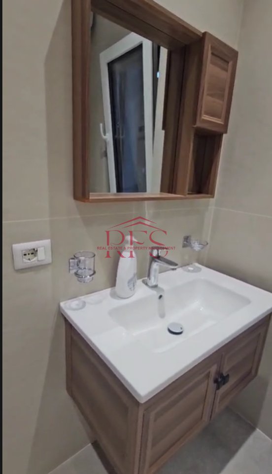 🏡 Apartament modern 2+1 me qera – Rruga 5 Maji, tek Emerald Center
