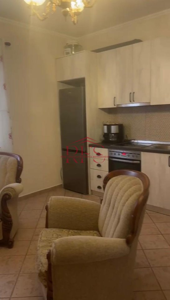🏡 Jepet me qera apartament 2+1 te Fakulteti i Mjeksise – 500€ / muaj