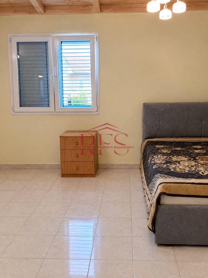 🏠 Jepet me qira  shtëpi private 3+1+1 per ✅ 600 €/muaj poshte nga Fakulteti Ekonomik