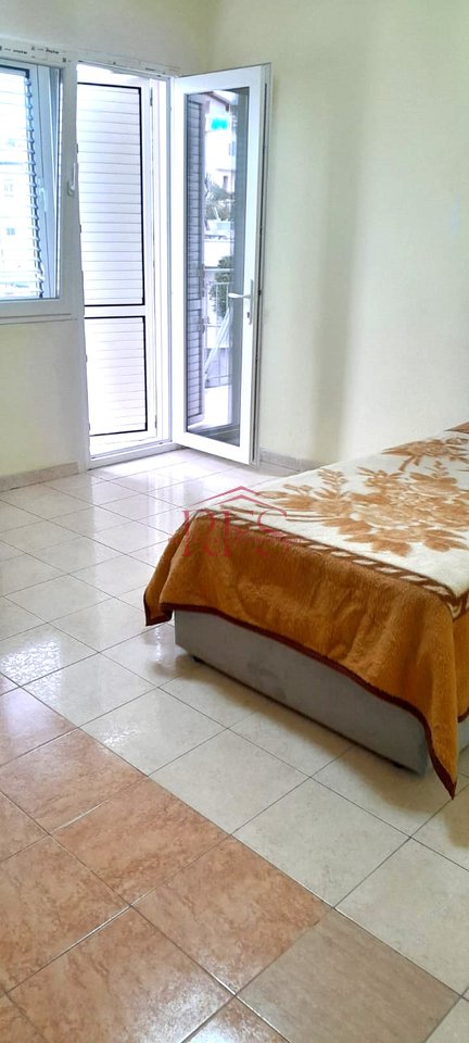 🏠 Jepet me qira  shtëpi private 3+1+1 per ✅ 600 €/muaj poshte nga Fakulteti Ekonomik