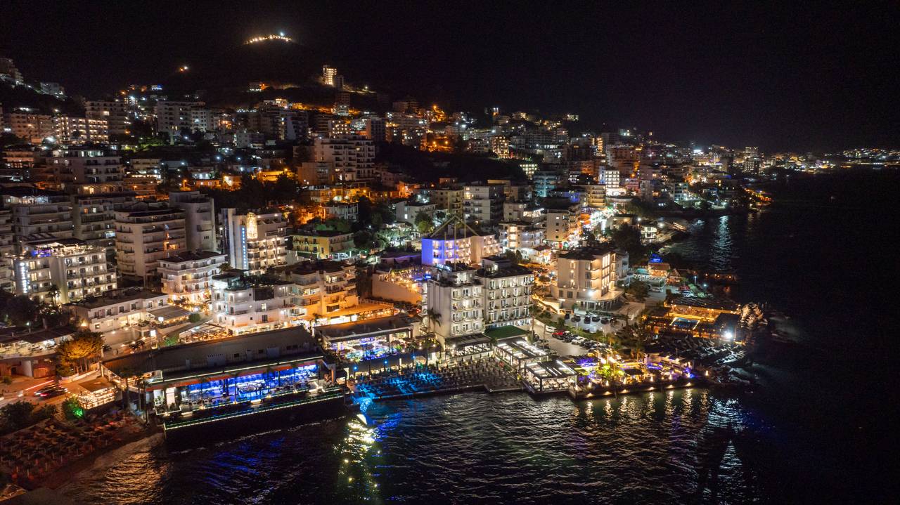 Duplex a Sarandë con Splendide Viste sul Mare – Offerta di Grande Valore!