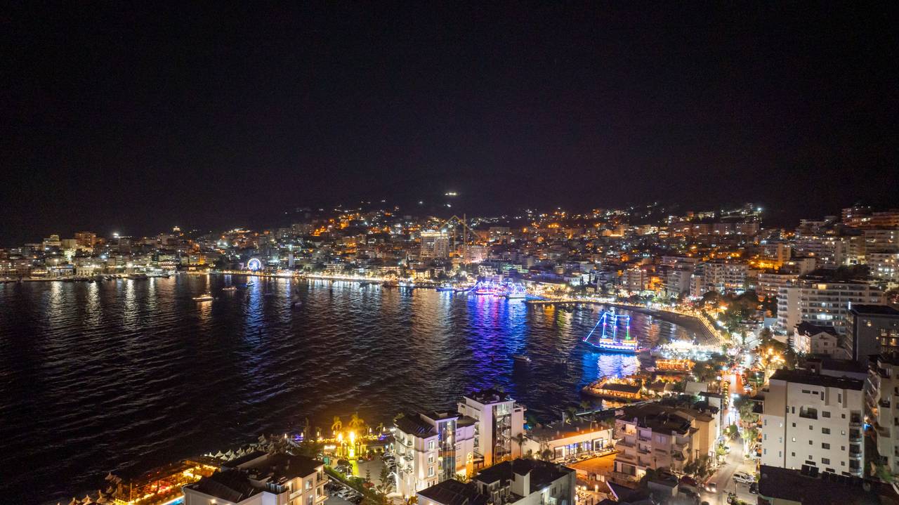 Duplex a Sarandë con Splendide Viste sul Mare – Offerta di Grande Valore!