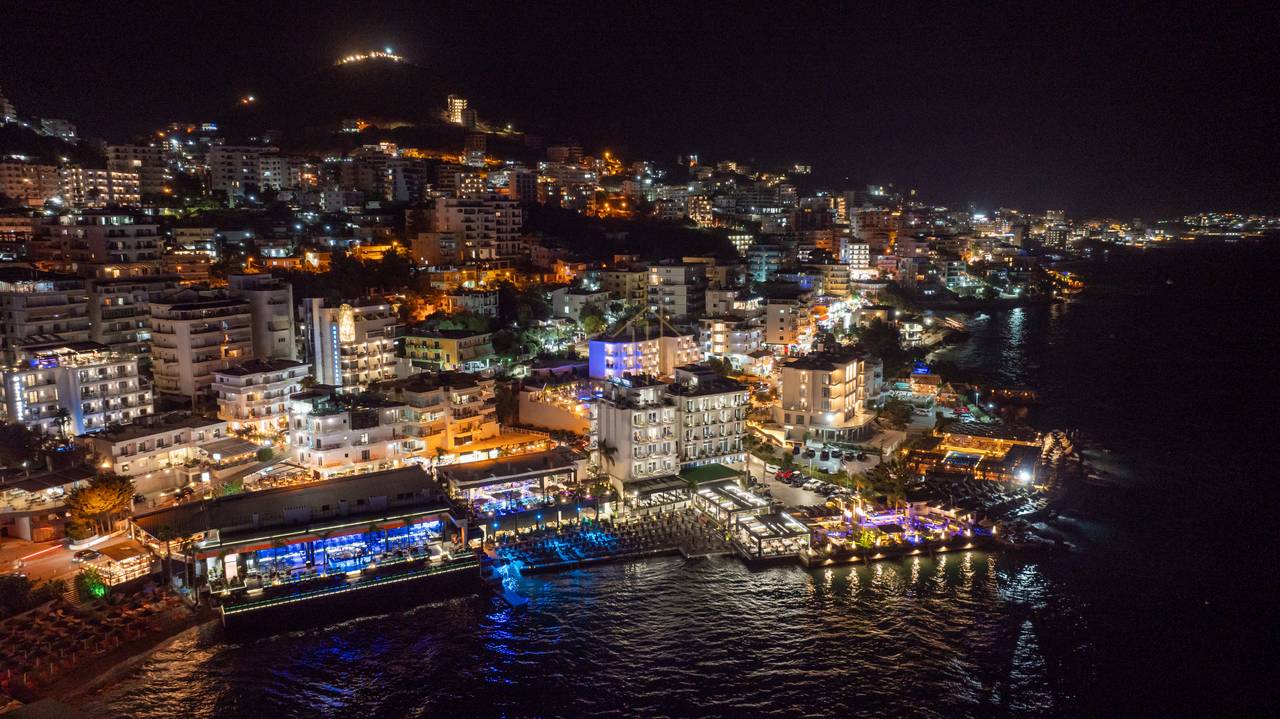 Duplex a Sarandë con Splendide Viste sul Mare – Offerta di Grande Valore!