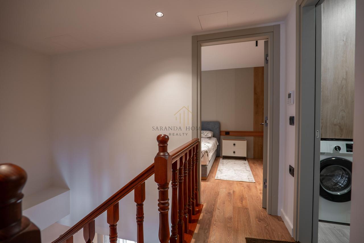 Duplex a Sarandë con Splendide Viste sul Mare – Offerta di Grande Valore!