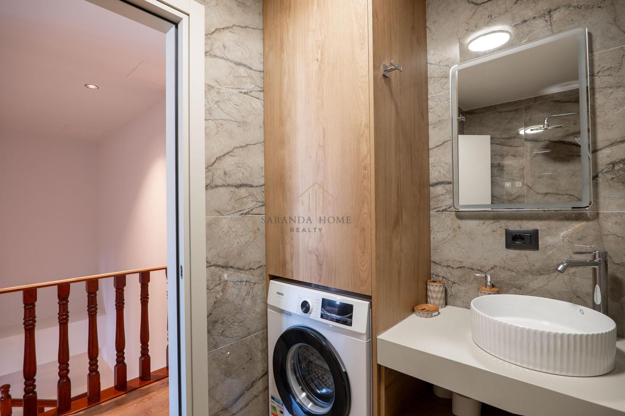 Duplex a Sarandë con Splendide Viste sul Mare – Offerta di Grande Valore!