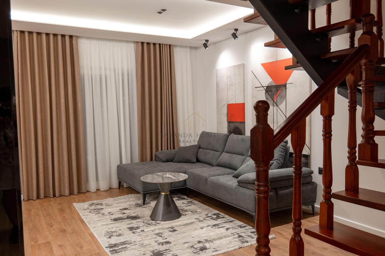 Duplex a Sarandë con Splendide Viste sul Mare – Offerta di Grande Valore!