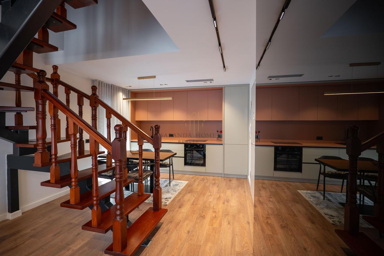 Duplex a Sarandë con Splendide Viste sul Mare – Offerta di Grande Valore!
