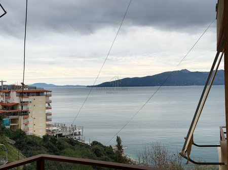 Apartament elegant 2+1 me pamje nga deti – vetëm 2 minuta nga plazhi në Sarandë