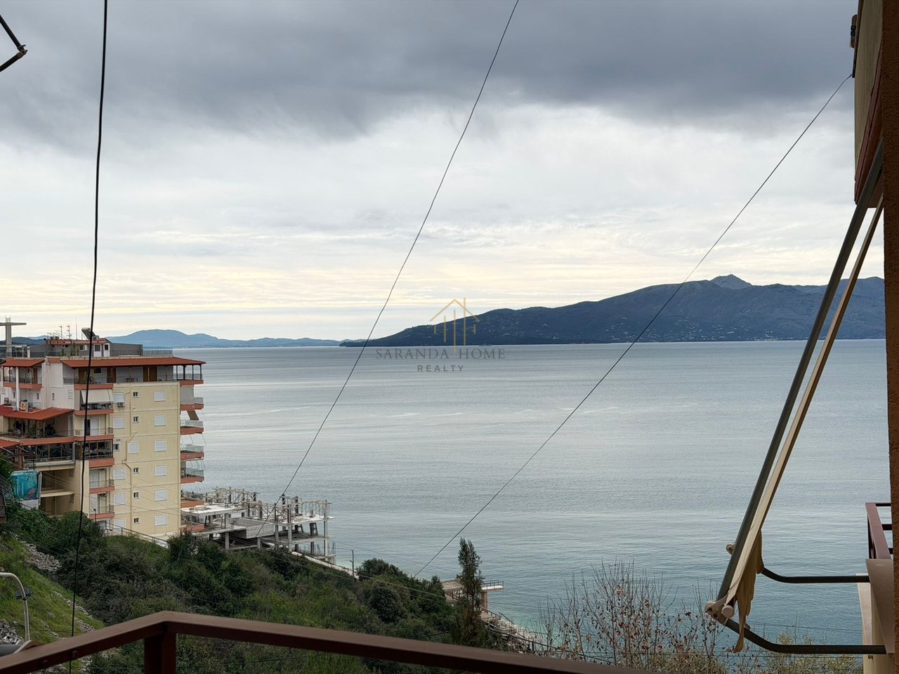 Apartament elegant 2+1 me pamje nga deti – vetëm 2 minuta nga plazhi në Sarandë