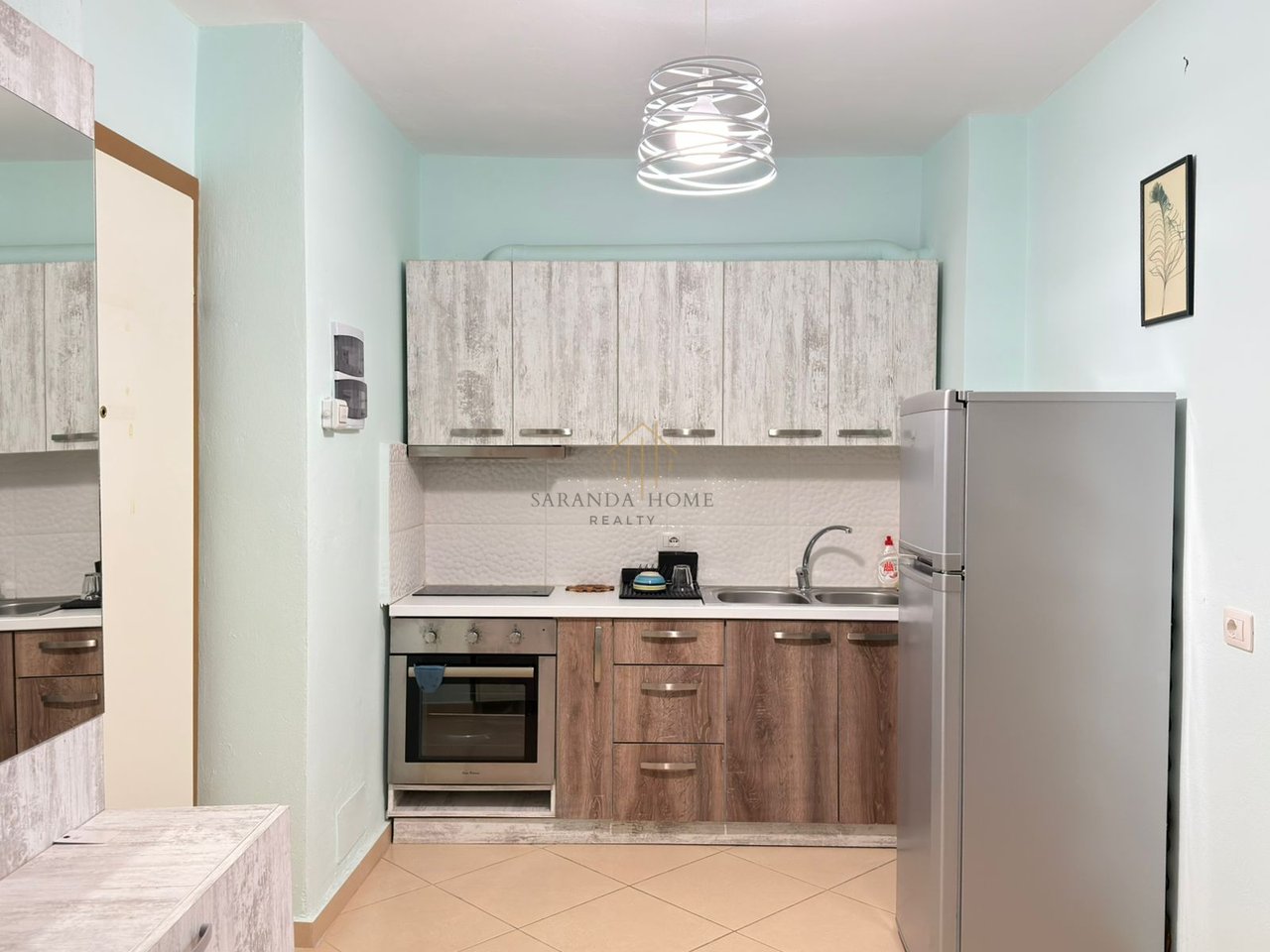 Apartament elegant 2+1 me pamje nga deti – vetëm 2 minuta nga plazhi në Sarandë