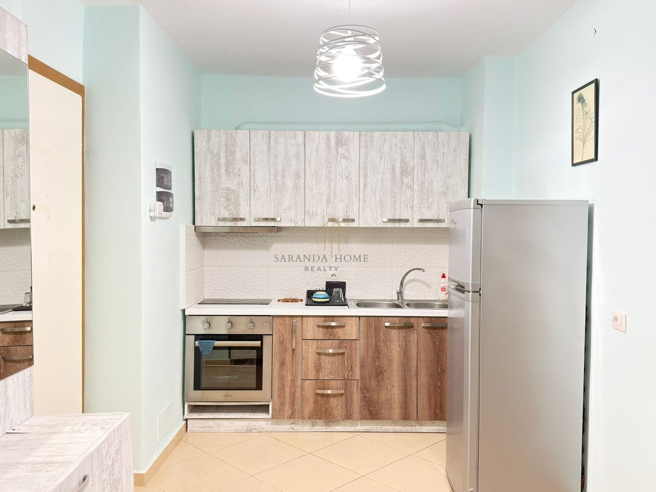 Apartament elegant 2+1 me pamje nga deti – vetëm 2 minuta nga plazhi në Sarandë