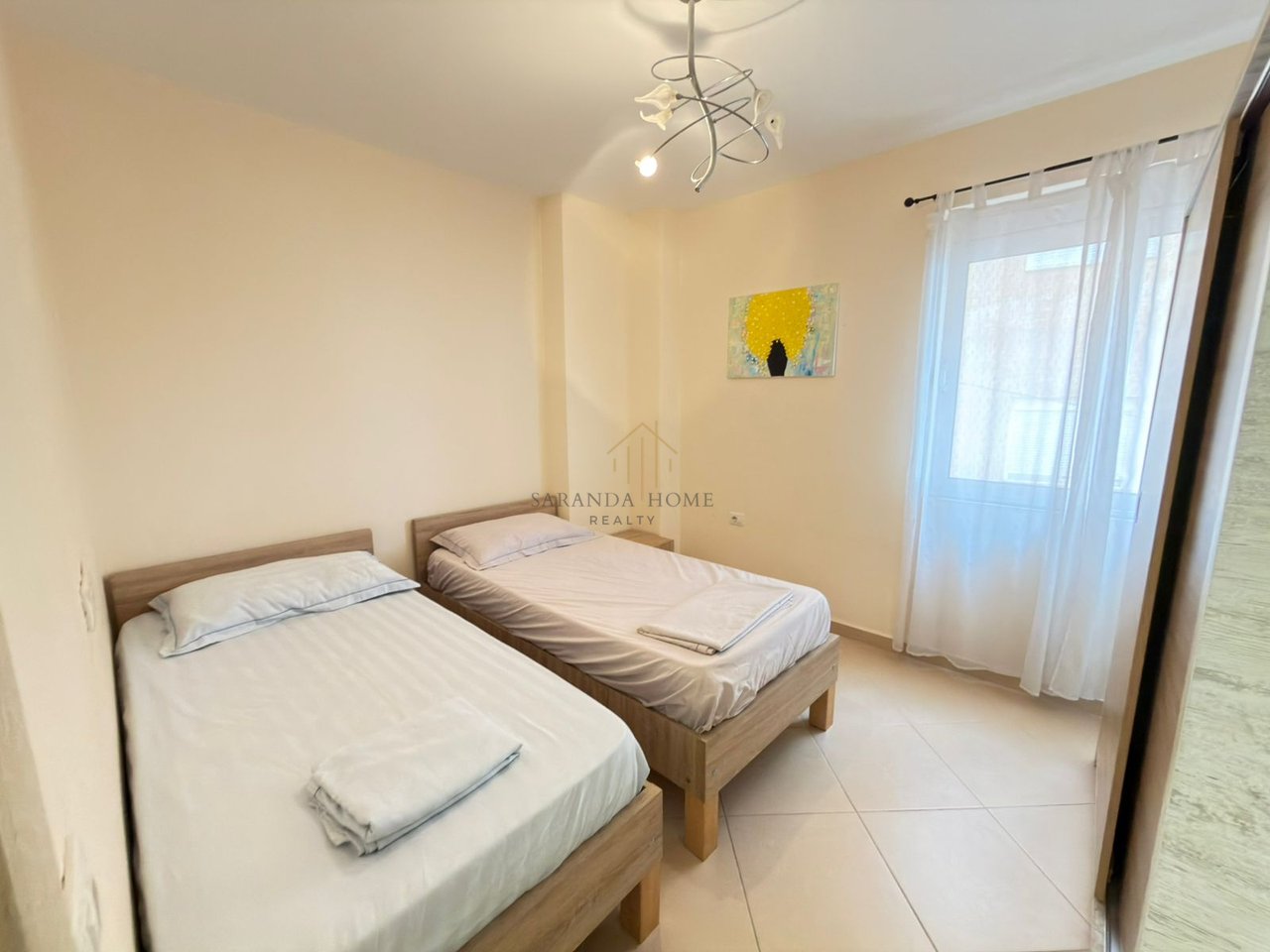 Apartament elegant 2+1 me pamje nga deti – vetëm 2 minuta nga plazhi në Sarandë