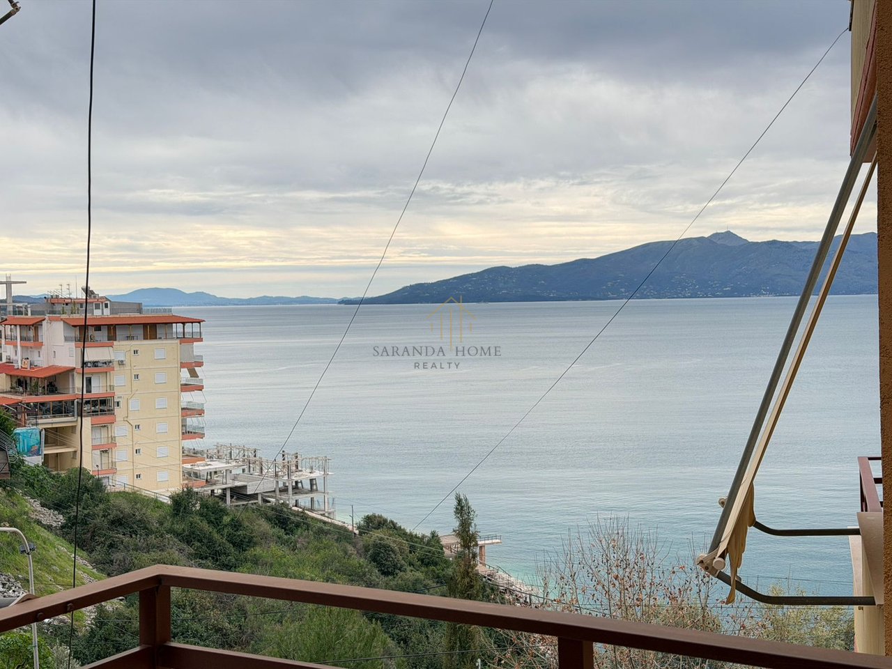 Apartament elegant 2+1 me pamje nga deti – vetëm 2 minuta nga plazhi në Sarandë