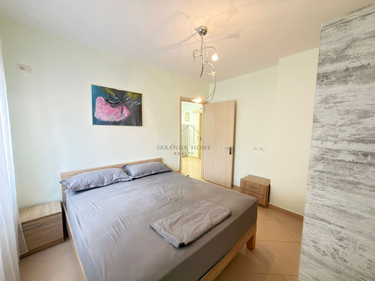 Apartament elegant 2+1 me pamje nga deti – vetëm 2 minuta nga plazhi në Sarandë