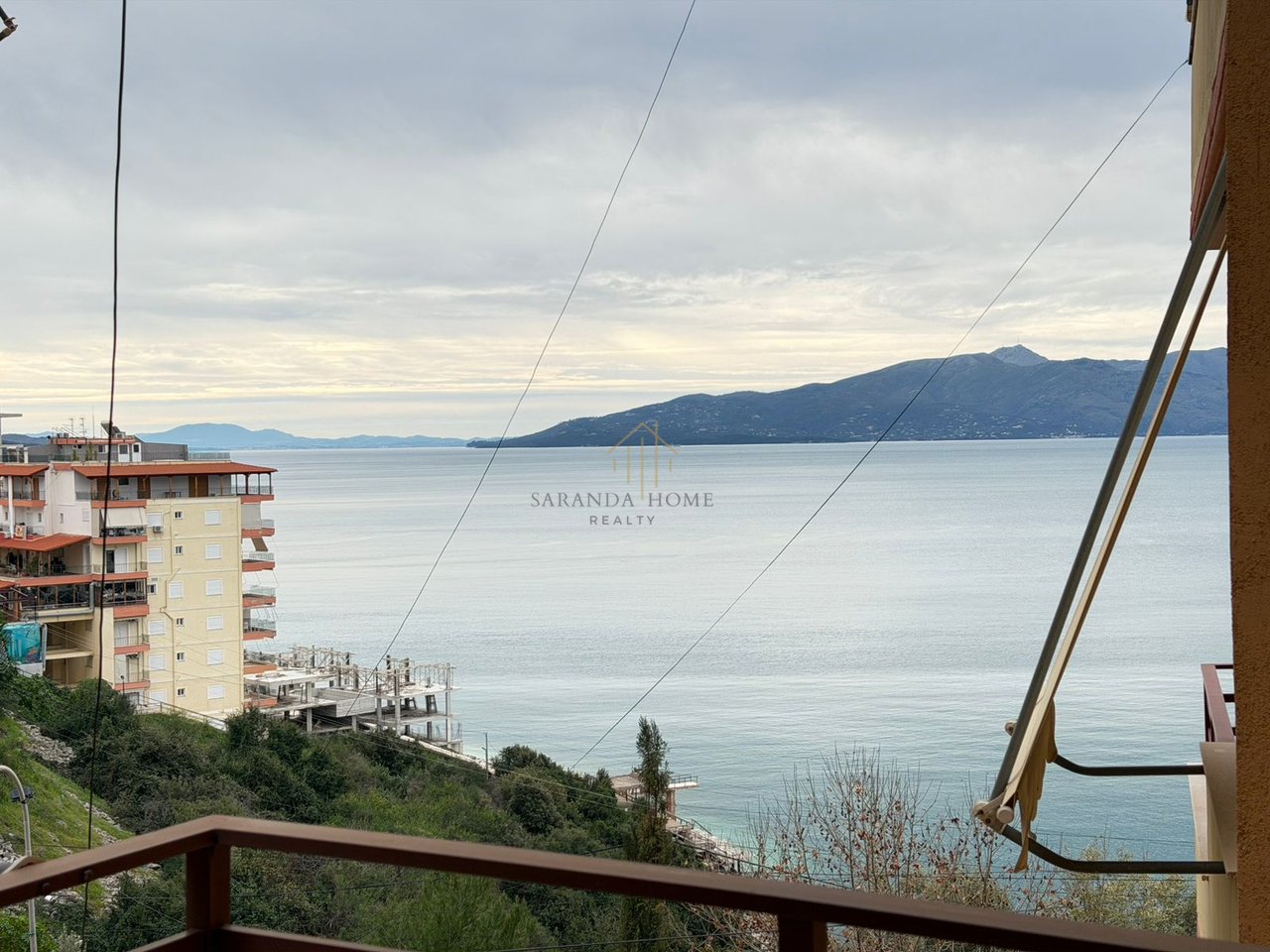 Apartament elegant 2+1 me pamje nga deti – vetëm 2 minuta nga plazhi në Sarandë