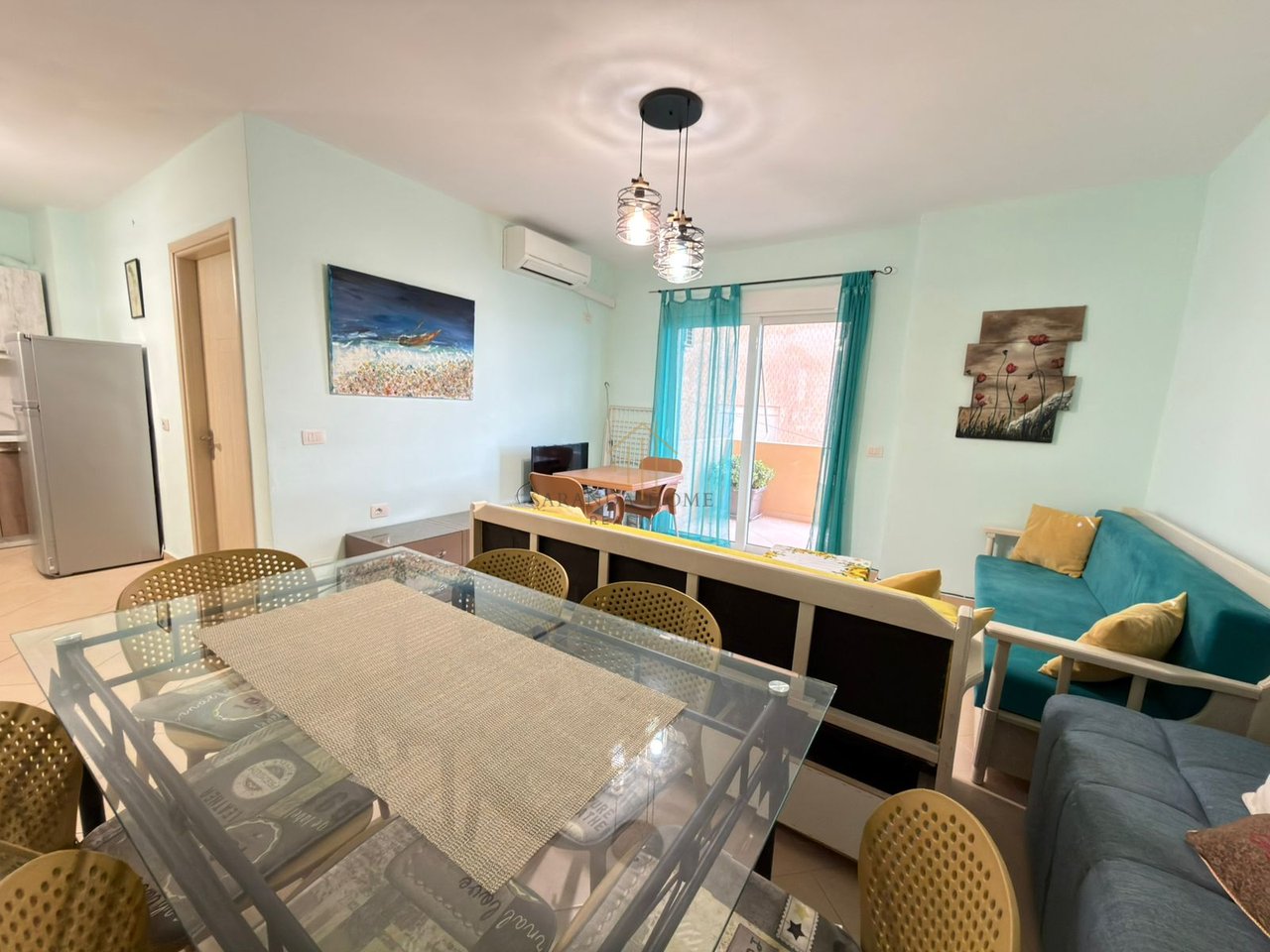 Apartament elegant 2+1 me pamje nga deti – vetëm 2 minuta nga plazhi në Sarandë