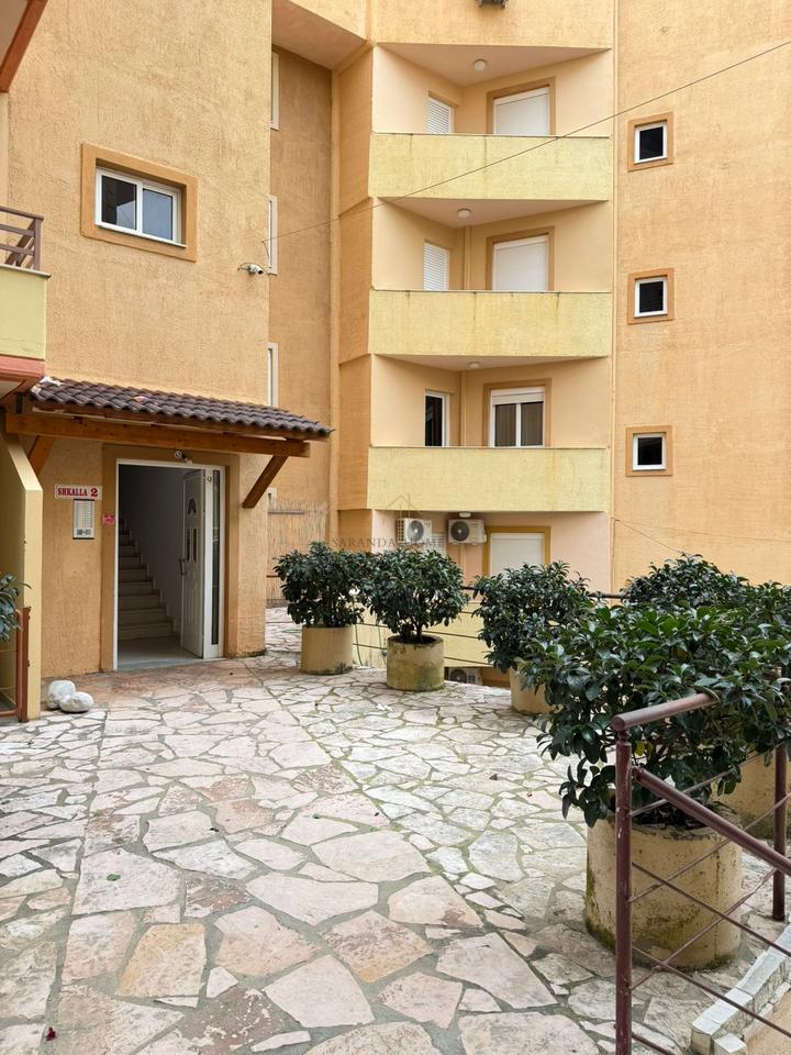 Apartament elegant 2+1 me pamje nga deti – vetëm 2 minuta nga plazhi në Sarandë