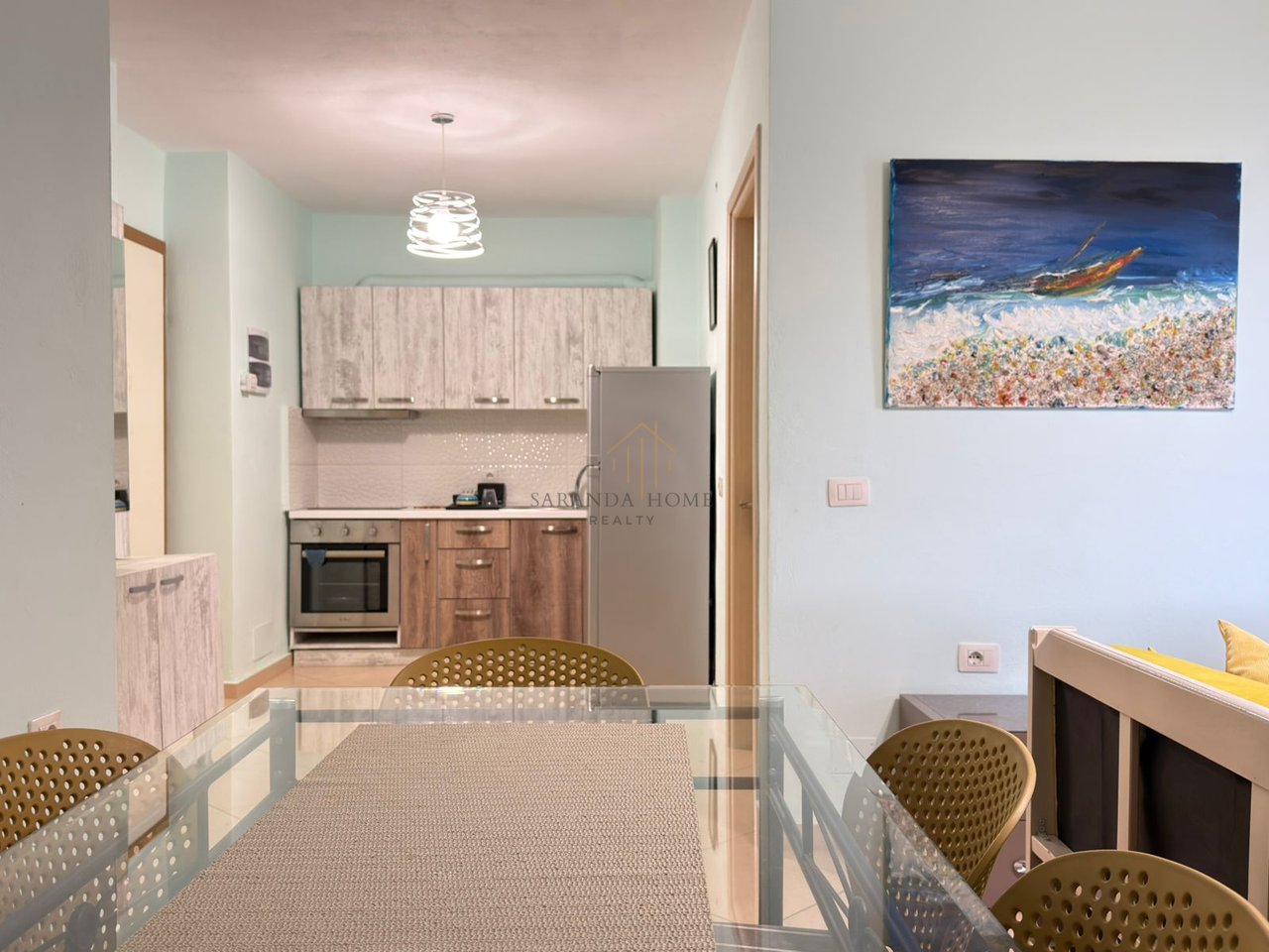 Apartament elegant 2+1 me pamje nga deti – vetëm 2 minuta nga plazhi në Sarandë