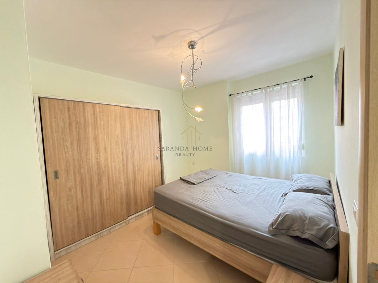 Apartament elegant 2+1 me pamje nga deti – vetëm 2 minuta nga plazhi në Sarandë