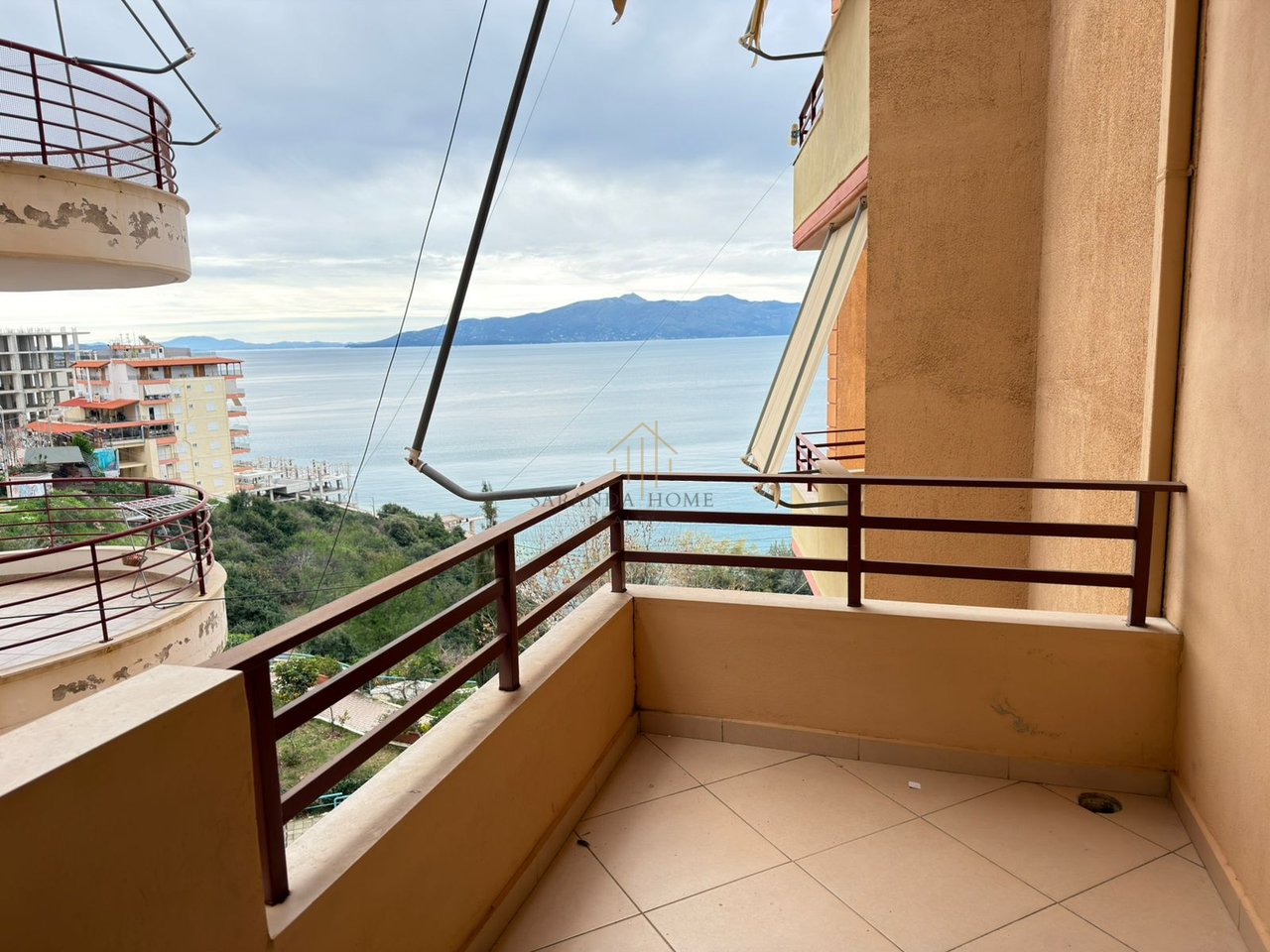 Apartament elegant 2+1 me pamje nga deti – vetëm 2 minuta nga plazhi në Sarandë