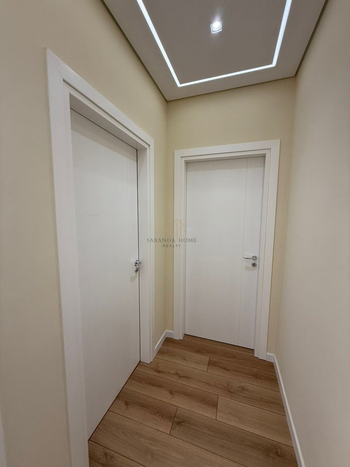 Apartament luksoz 3+1 me pamje ballore nga deti – 2 minuta nga plazhi në Sarandë!