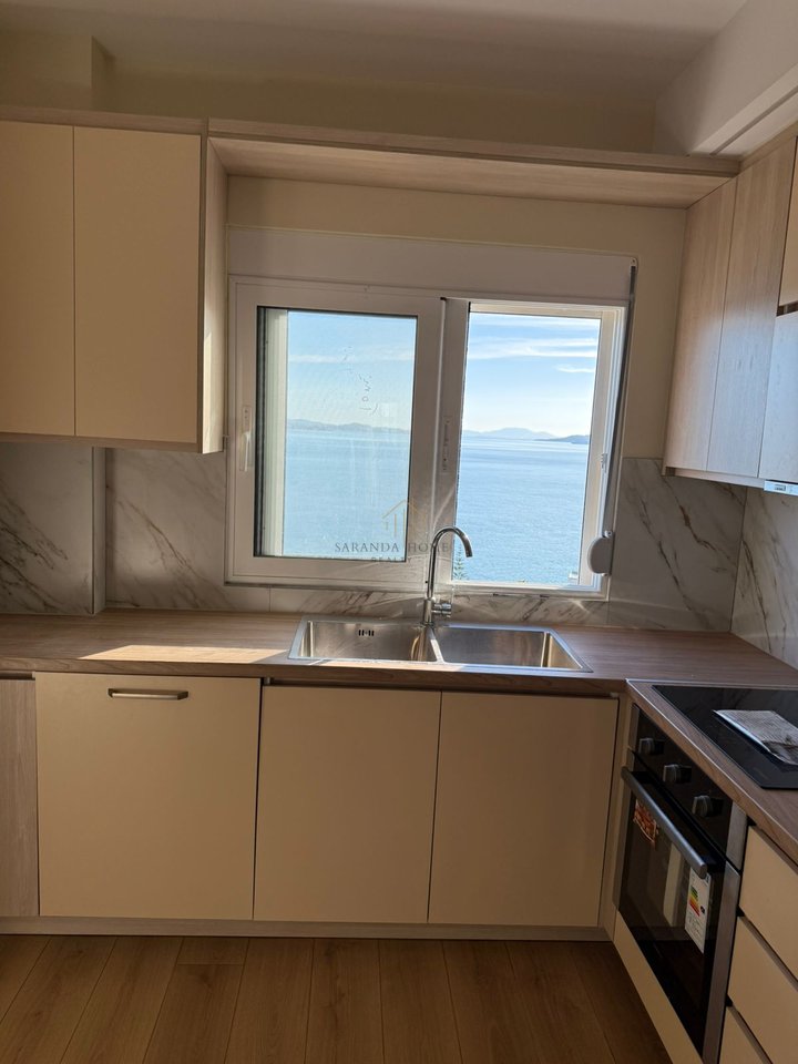 Apartament luksoz 3+1 me pamje ballore nga deti – 2 minuta nga plazhi në Sarandë!