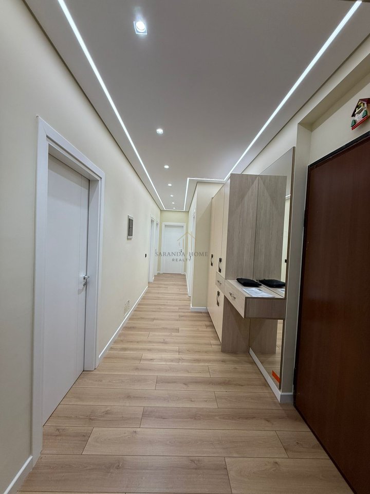 Apartament luksoz 3+1 me pamje ballore nga deti – 2 minuta nga plazhi në Sarandë!