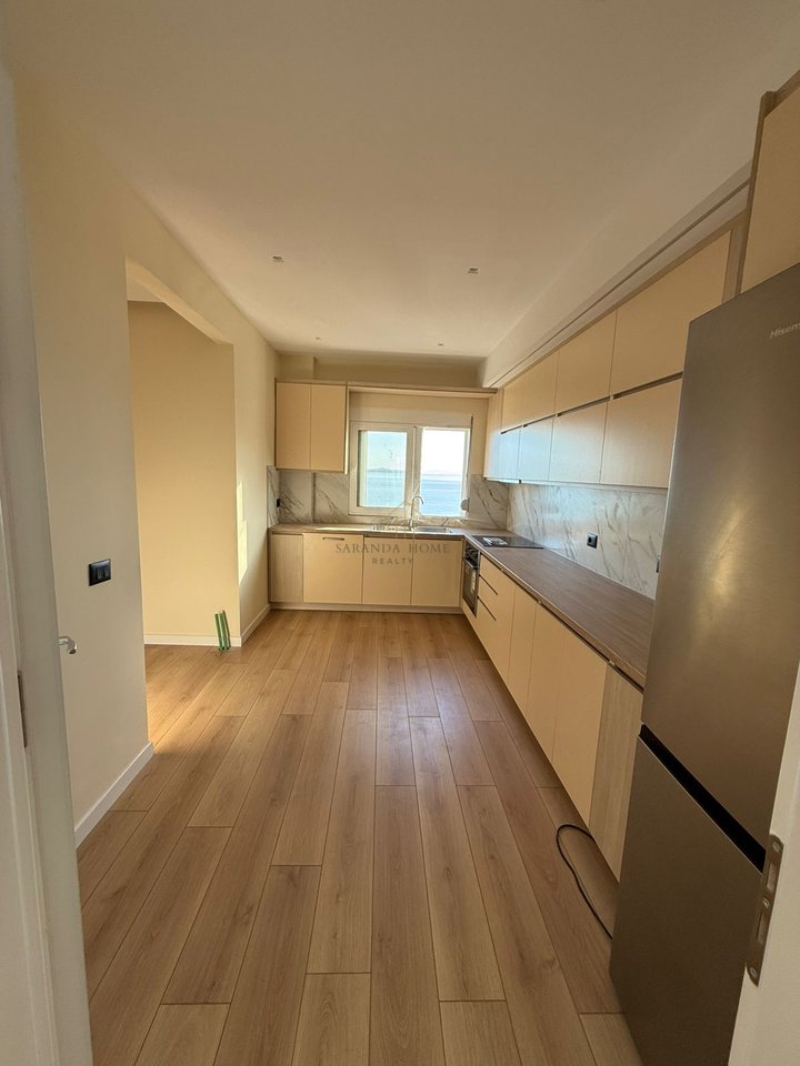 Apartament luksoz 3+1 me pamje ballore nga deti – 2 minuta nga plazhi në Sarandë!