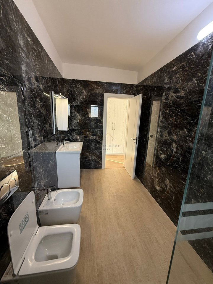 Apartament luksoz 3+1 me pamje ballore nga deti – 2 minuta nga plazhi në Sarandë!