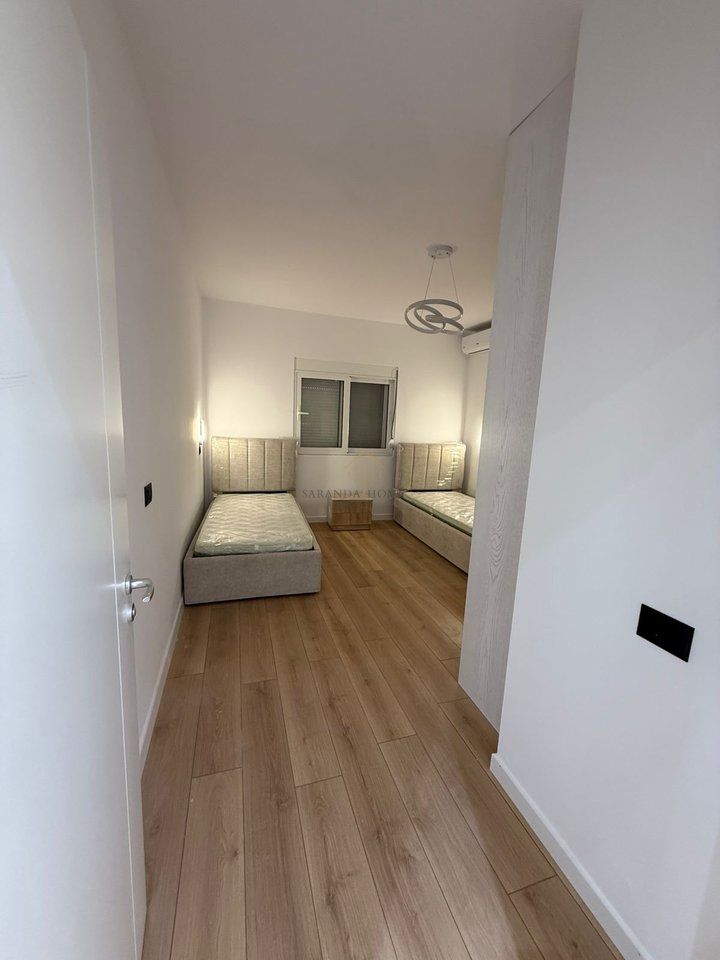 Apartament luksoz 3+1 me pamje ballore nga deti – 2 minuta nga plazhi në Sarandë!