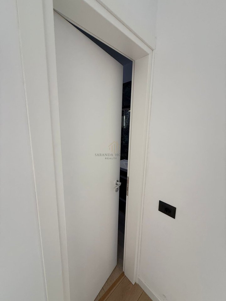 Apartament luksoz 3+1 me pamje ballore nga deti – 2 minuta nga plazhi në Sarandë!