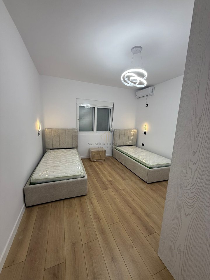 Apartament luksoz 3+1 me pamje ballore nga deti – 2 minuta nga plazhi në Sarandë!