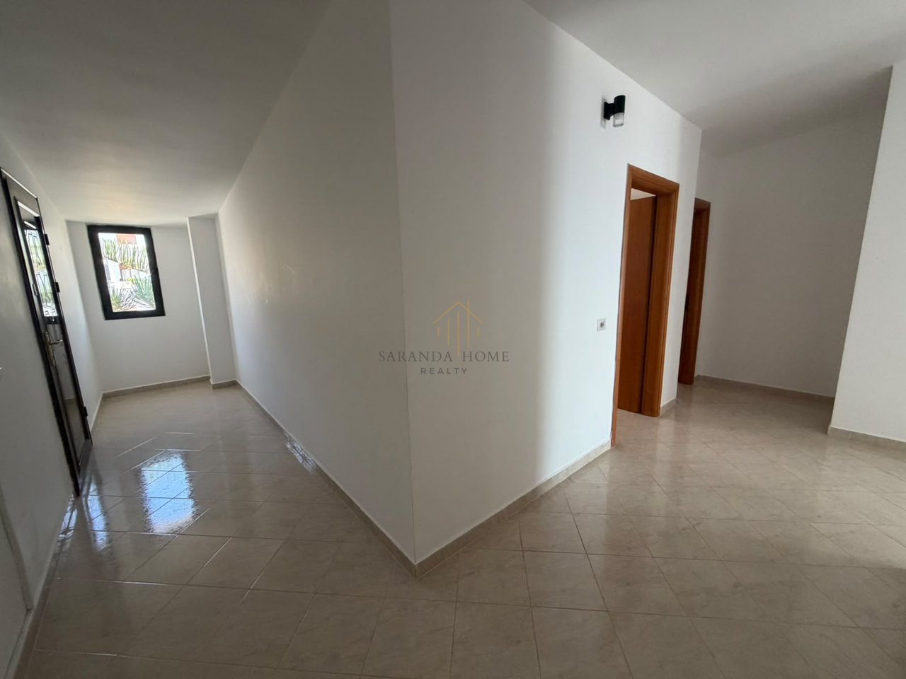 Attico Arredato in Vendita | 2 Camere da Letto, 2 Bagni, Balcone, vista frontale