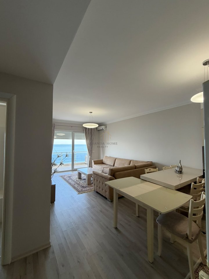 Appartamento Premium in Prima Linea sul Mare a Saranda, con 2 Camere da Letto e Vista Frontale sul Mare