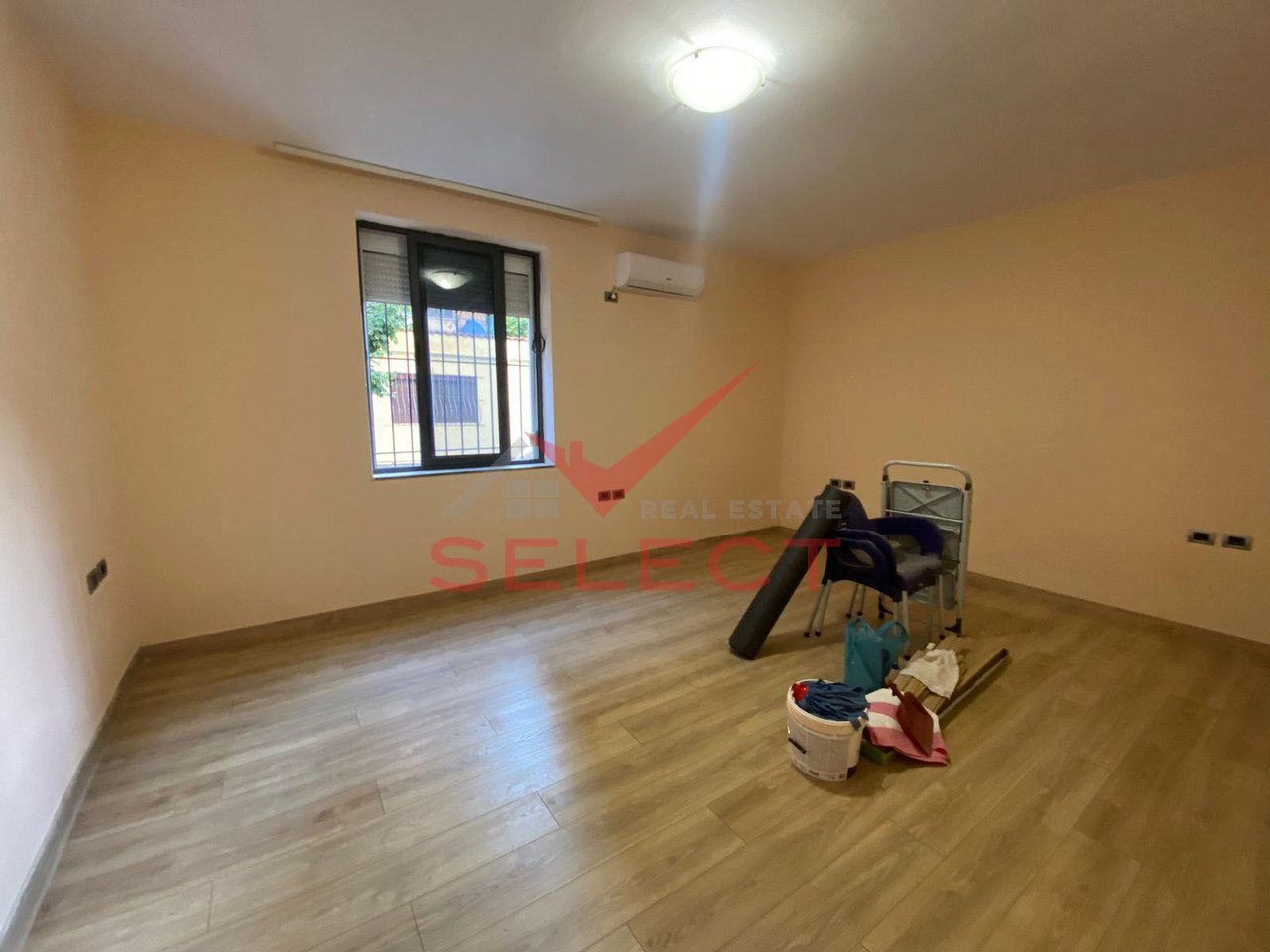 1+1 Office for Rent