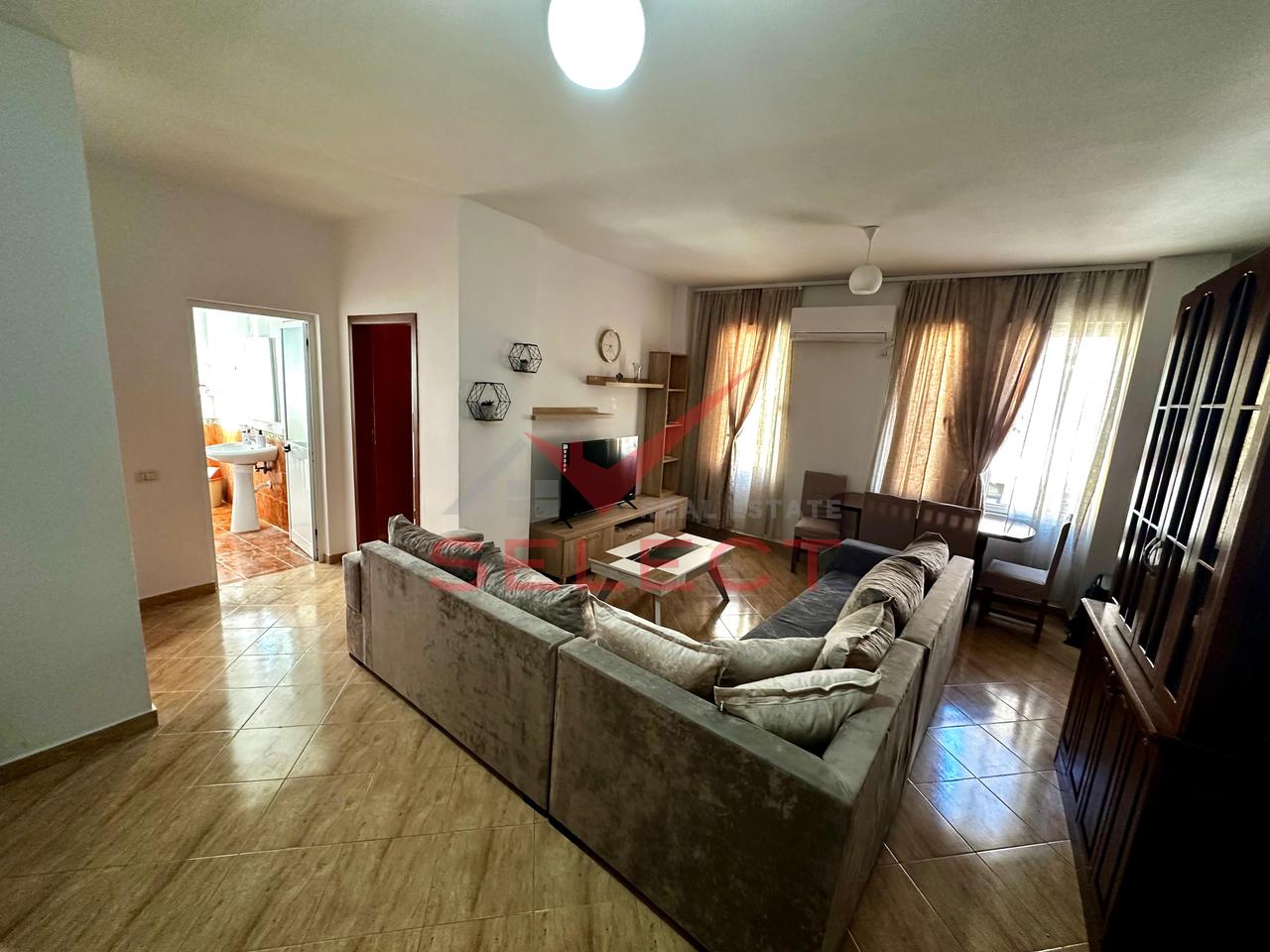 Apartament 2+1 Per Qira