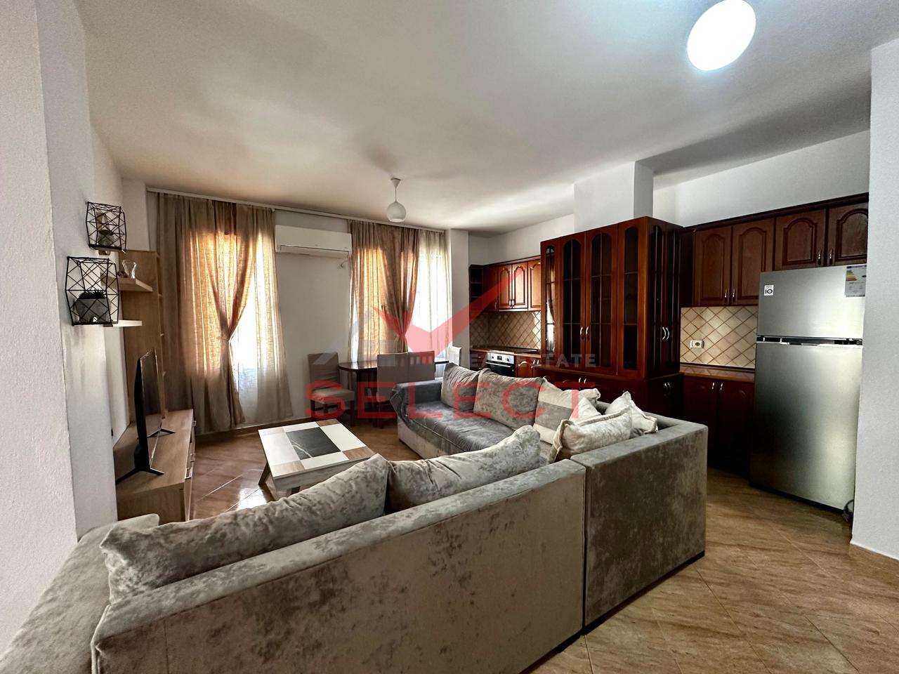 Apartament 2+1 Per Qira