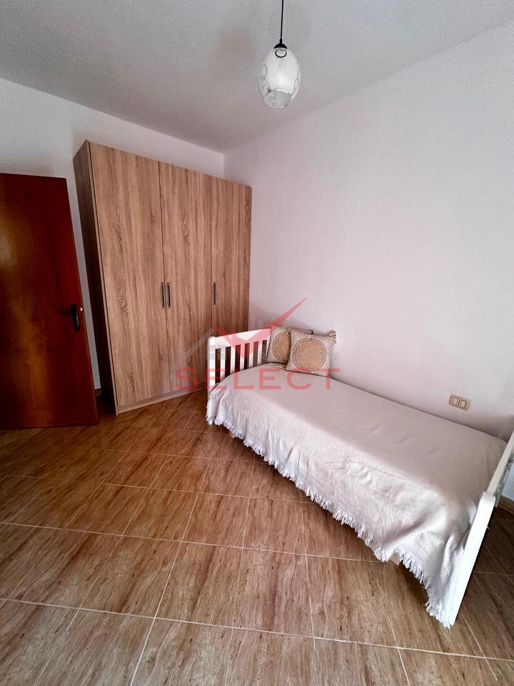 Apartament 2+1 Per Qira