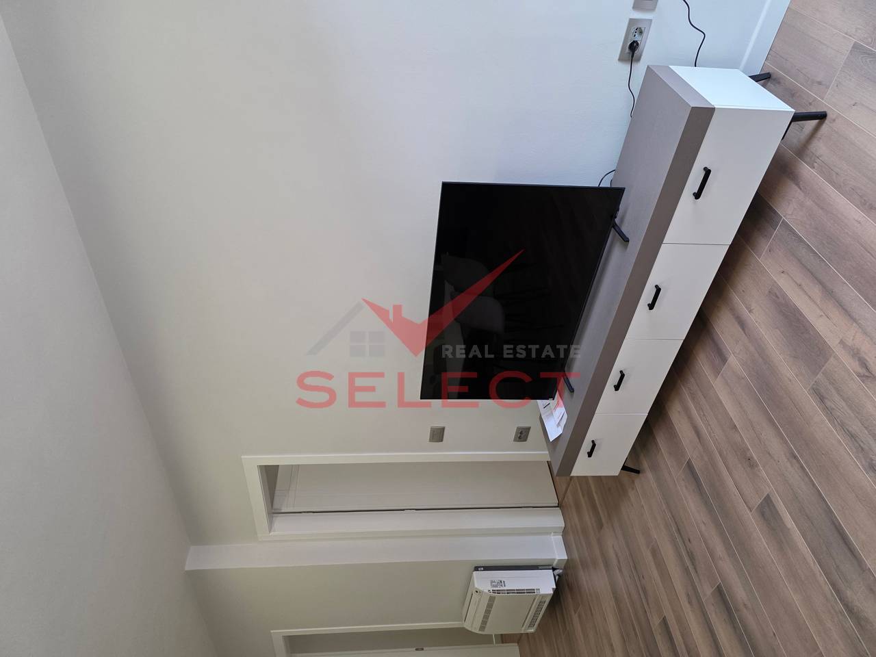 2+1 APARTMENT WITH PARKING FOR RENT