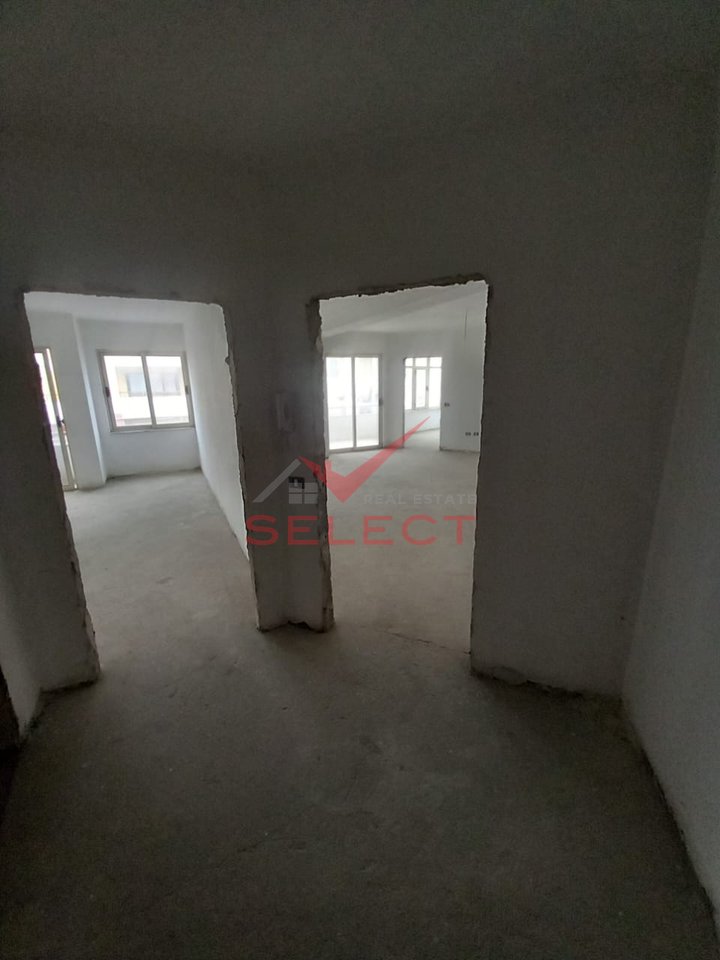 Shitet apartament 2+1 ne Yzberisht prane Grandit!