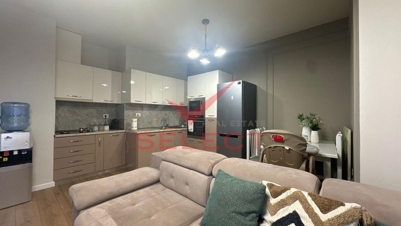 Apartament 2+1 Per Qira