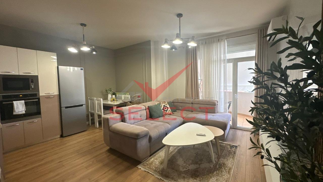Apartament 2+1 Per Qira