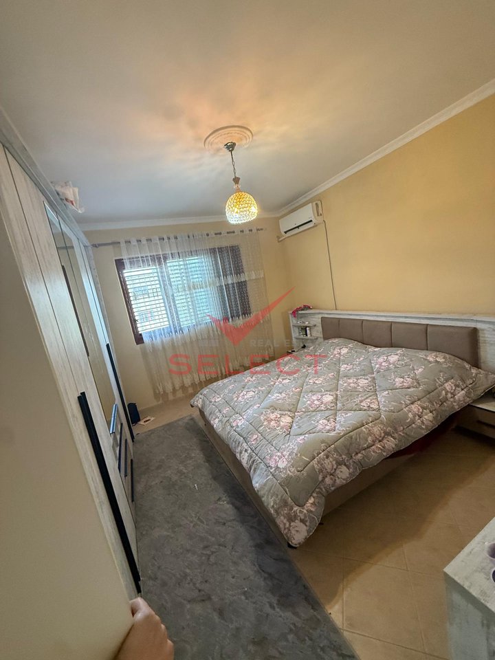 The 2nd and 3rd floors of a villa are for rent.