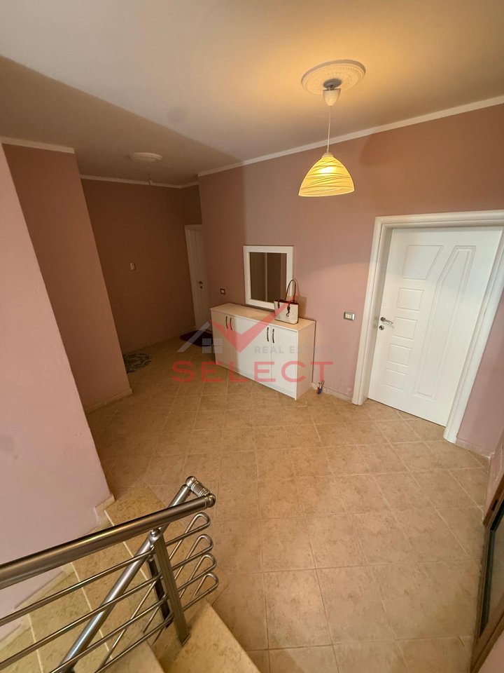 The 2nd and 3rd floors of a villa are for rent.